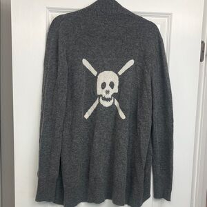 NWT Cashmere 🤍Gray Skull Sweater